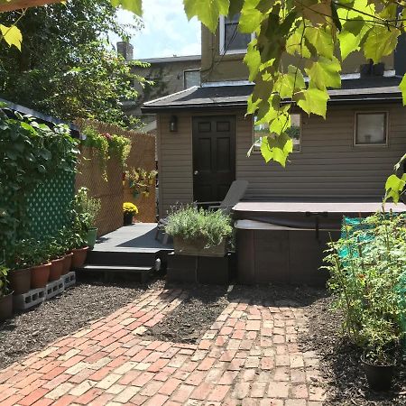 Love-Nest With Private Hot Tub Toronto Esterno foto