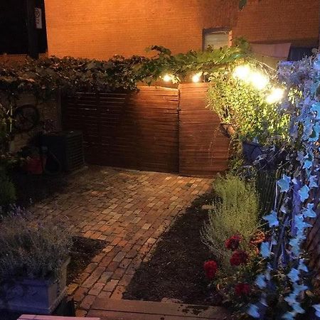 Love-Nest With Private Hot Tub Toronto Esterno foto