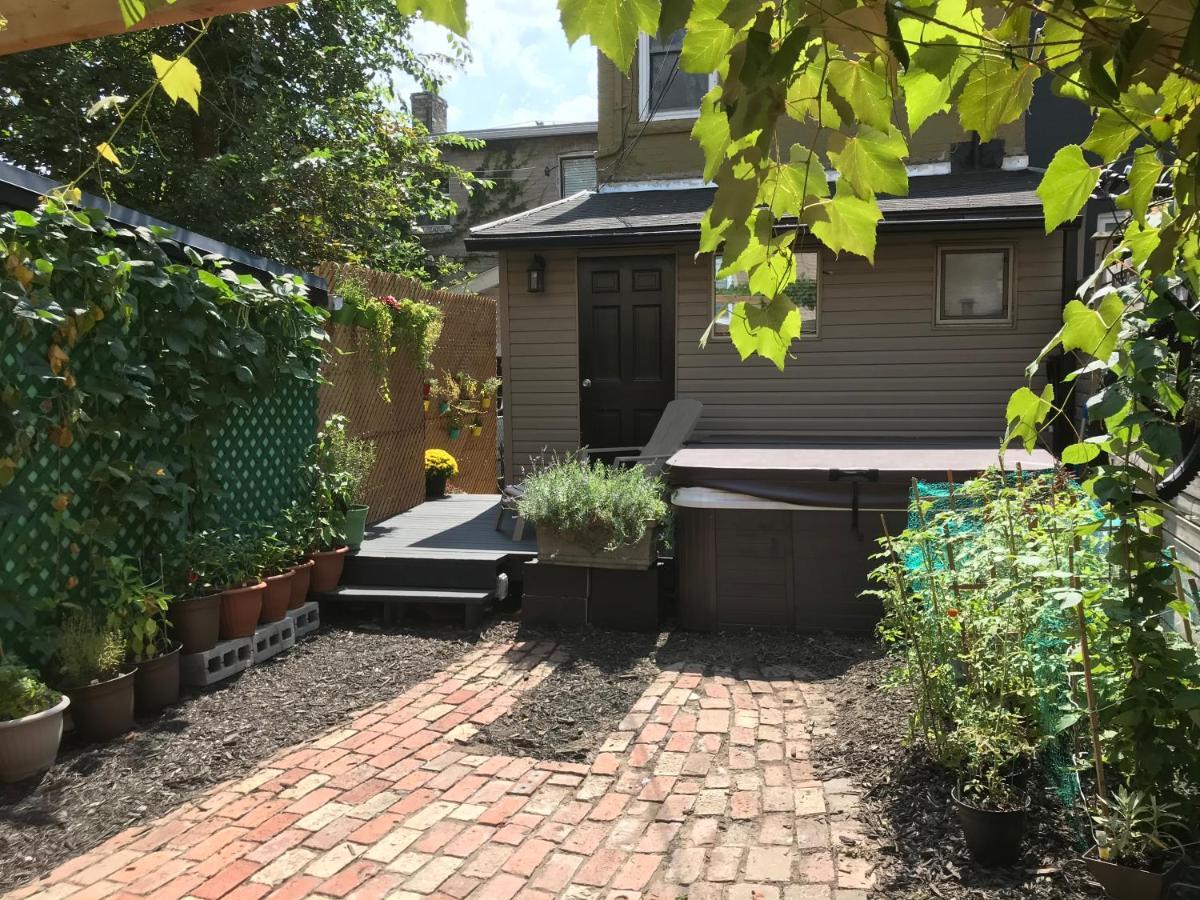 Love-Nest With Private Hot Tub Toronto Esterno foto