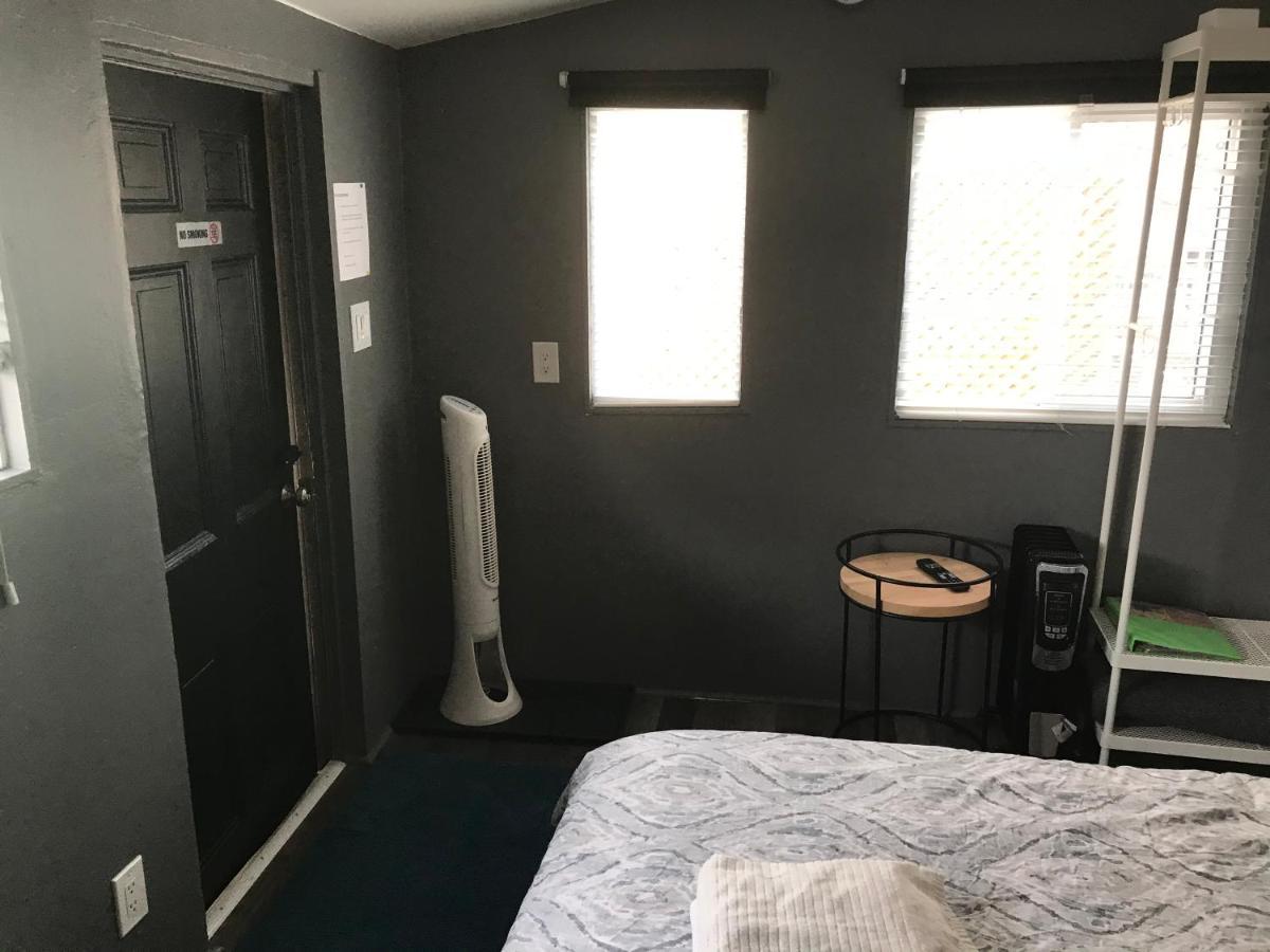 Love-Nest With Private Hot Tub Toronto Esterno foto
