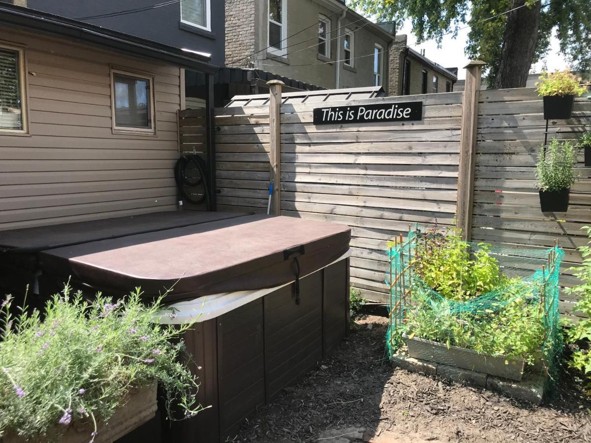 Love-Nest With Private Hot Tub Toronto Esterno foto