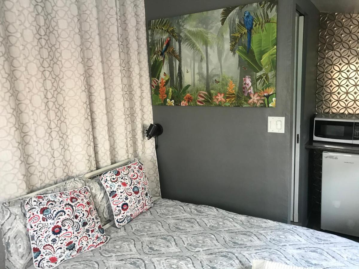 Love-Nest With Private Hot Tub Toronto Esterno foto