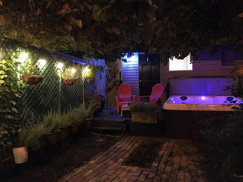 Love-Nest With Private Hot Tub Toronto Esterno foto