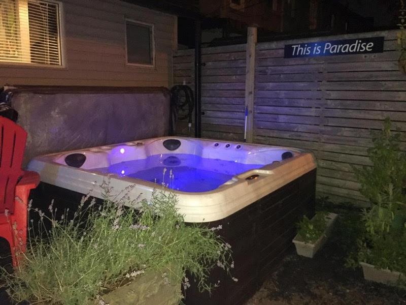Love-Nest With Private Hot Tub Toronto Esterno foto
